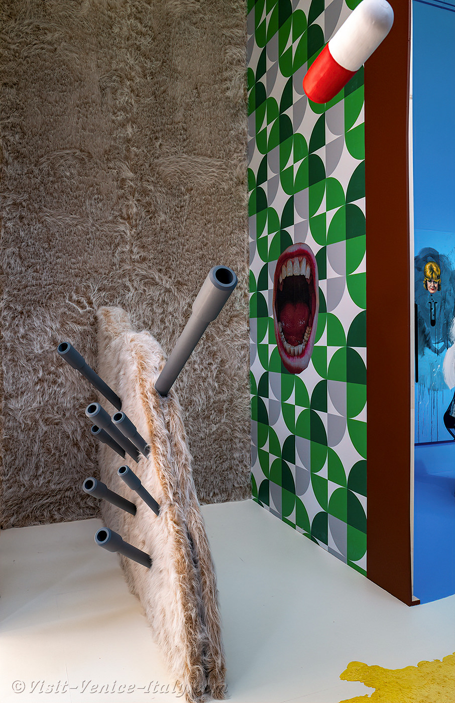 エルセーヌ　ノンセリュ&ジュエリーボール Jakob Lena Knebl and Ashley Hans Scheirl Venice Biennale Art