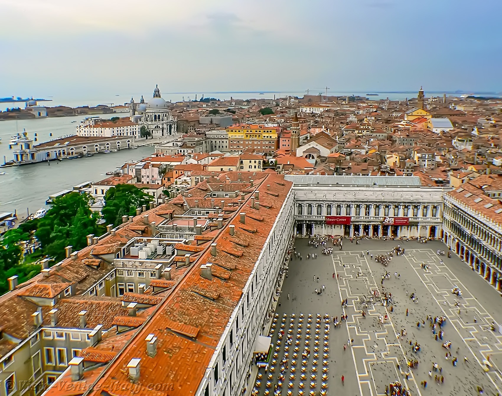st mark's campanile - campanile di san marco in het italiaans, de  klokkentoren van de st mark's basiliek in venetië, italië. 10913444  stockfoto bij Vecteezy, image size:1700x1342